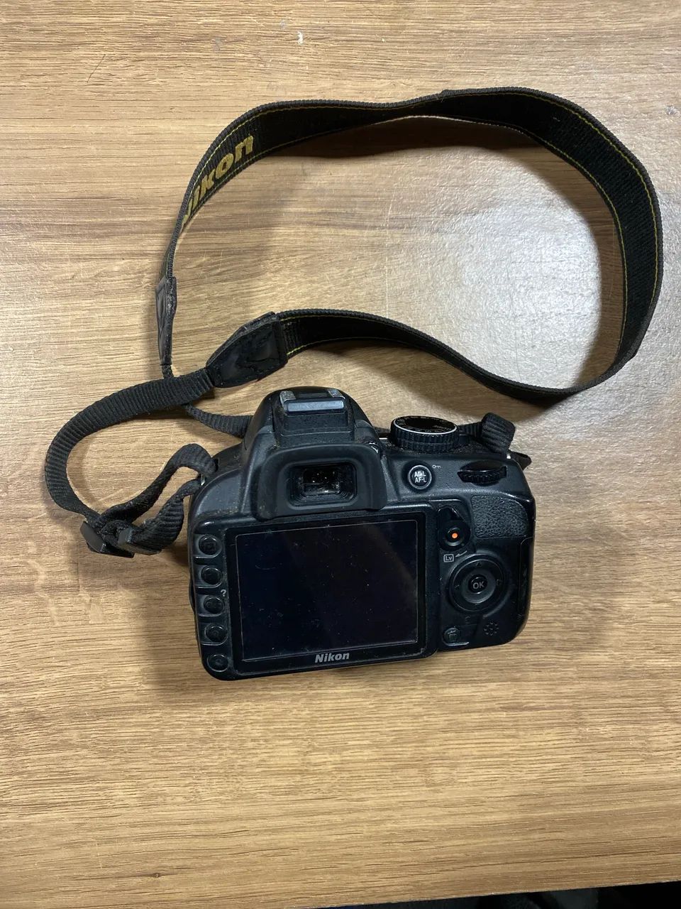 Câmera D3100 QUEBRADA, para retirada de peças  - Foto 3