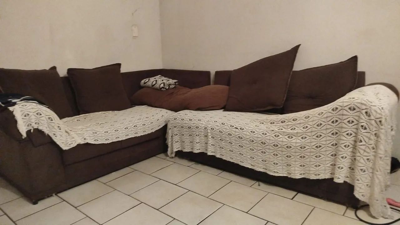 SELLING OR EXCHANGING A SIX-SEATER SOFA422082073267415041