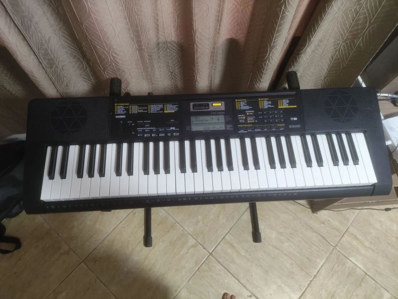 Teclado Casio CTK-2400