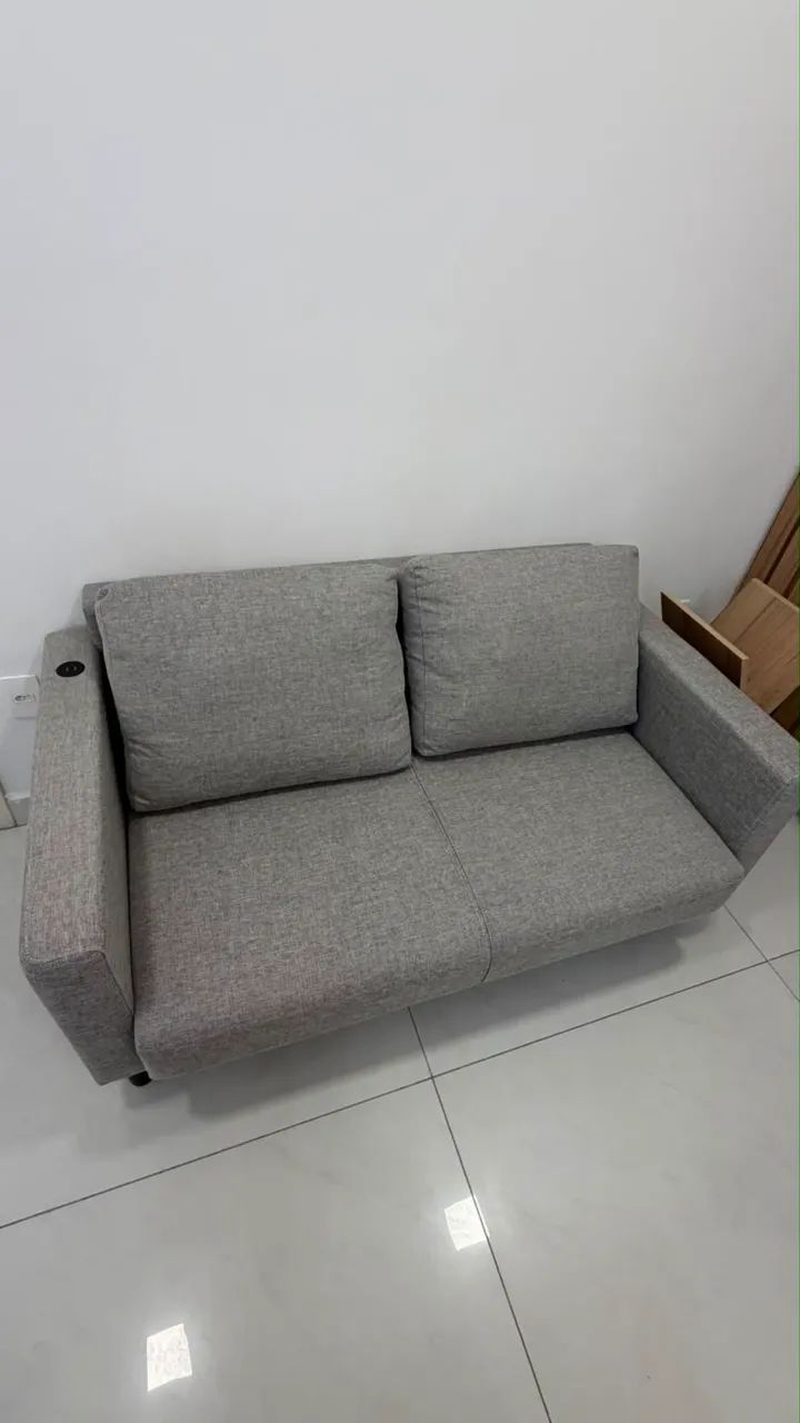 Sofá de dois lugares 