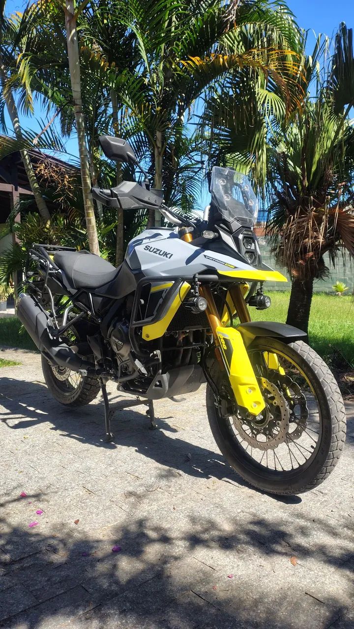 Suzuki v-stron 800 DE