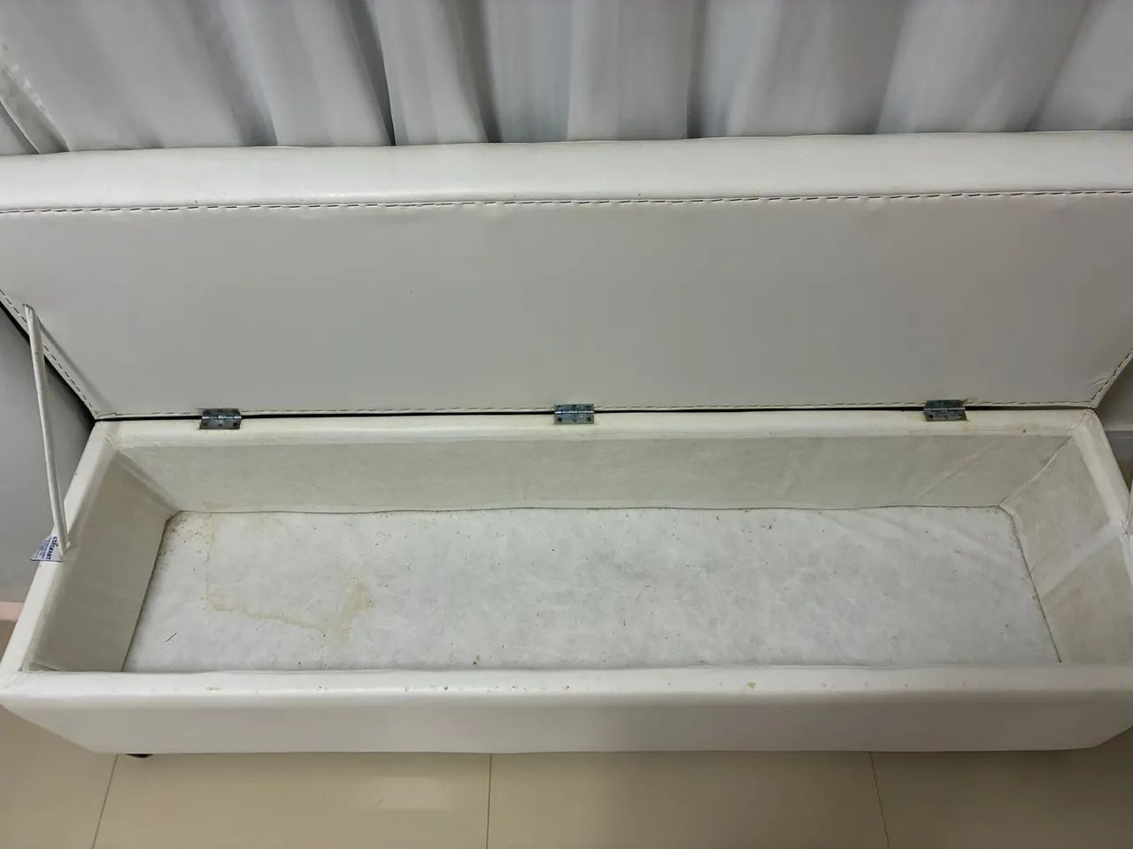 Baú MDF branco com estofado - Foto 2