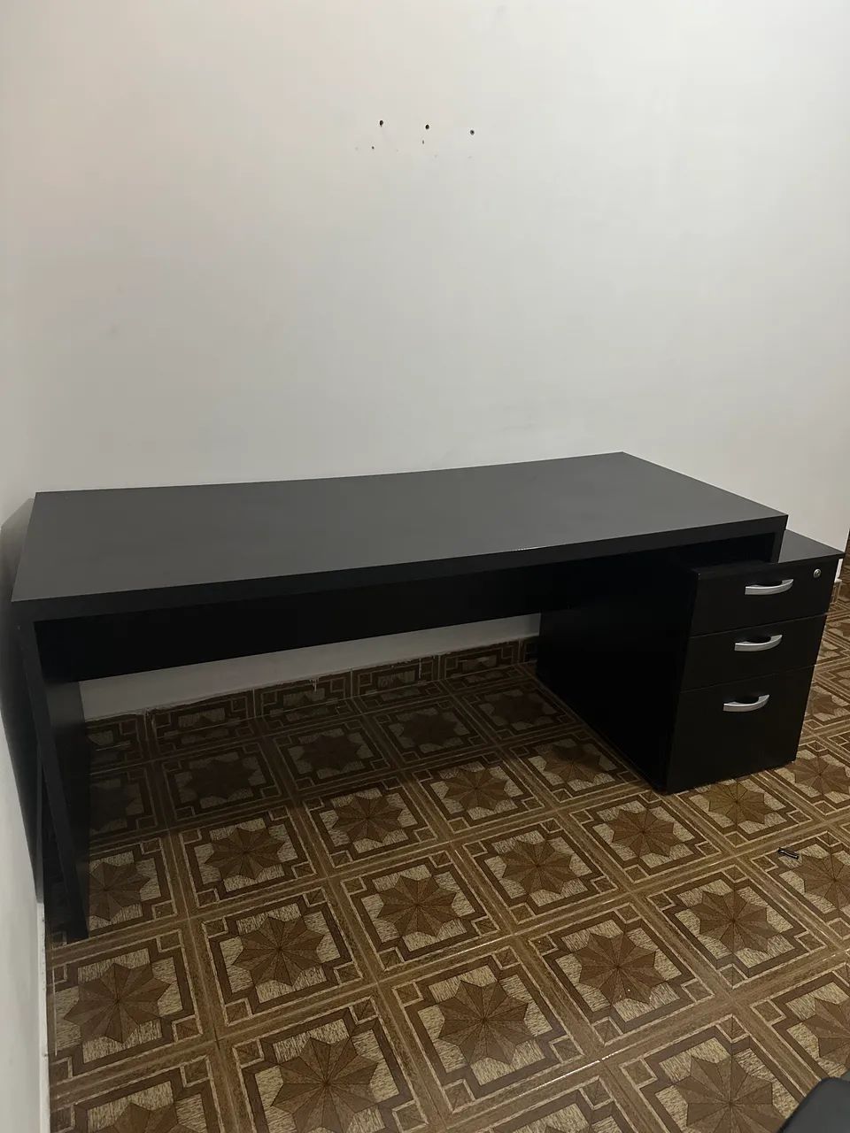 Escrivaninha 1,80 com gaveta