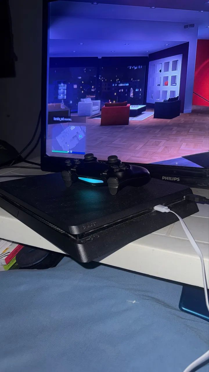 PlayStation 4 slim 1tb