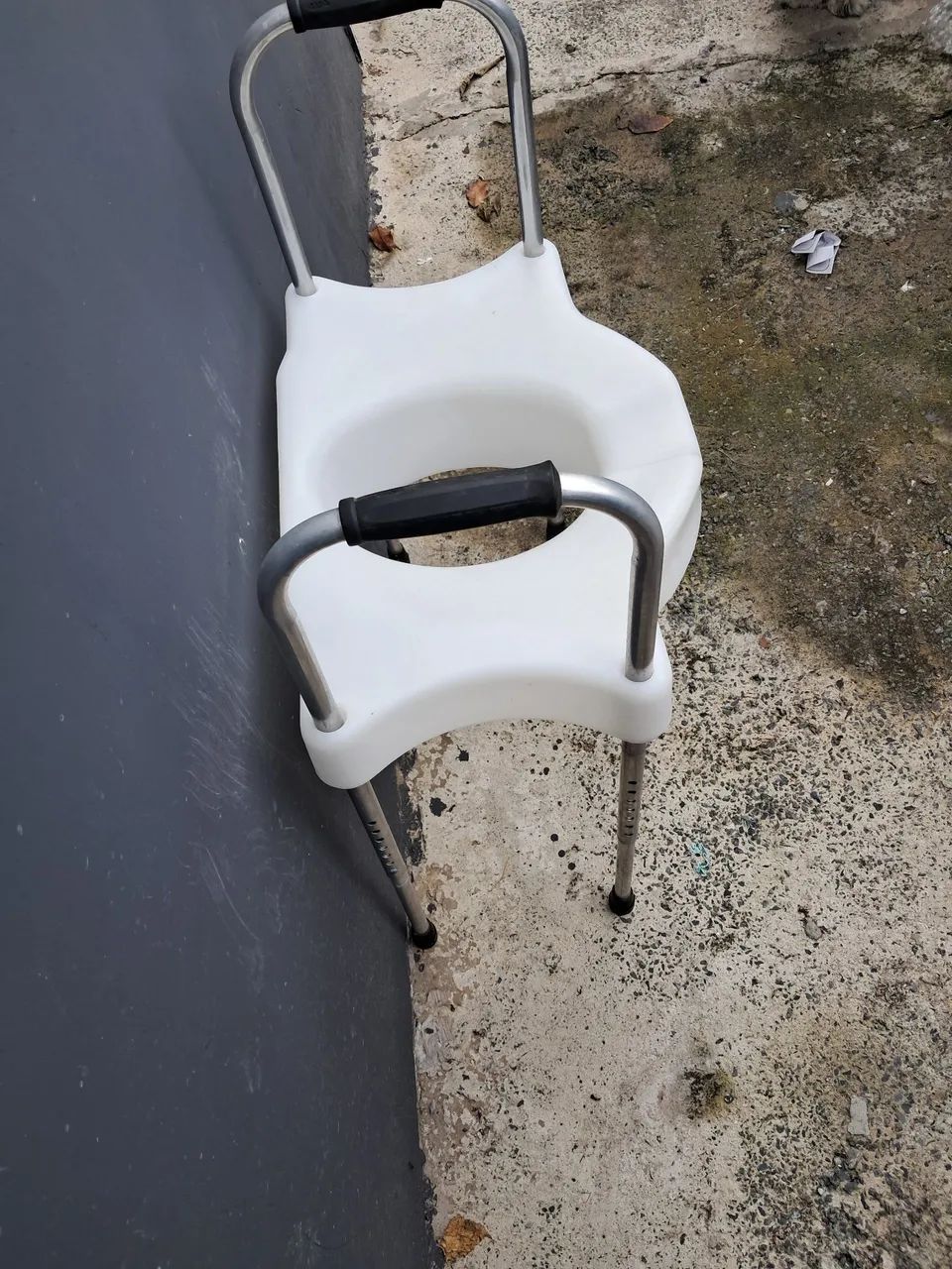 Acento sanitario elevado com alça (idoso). - Foto 3