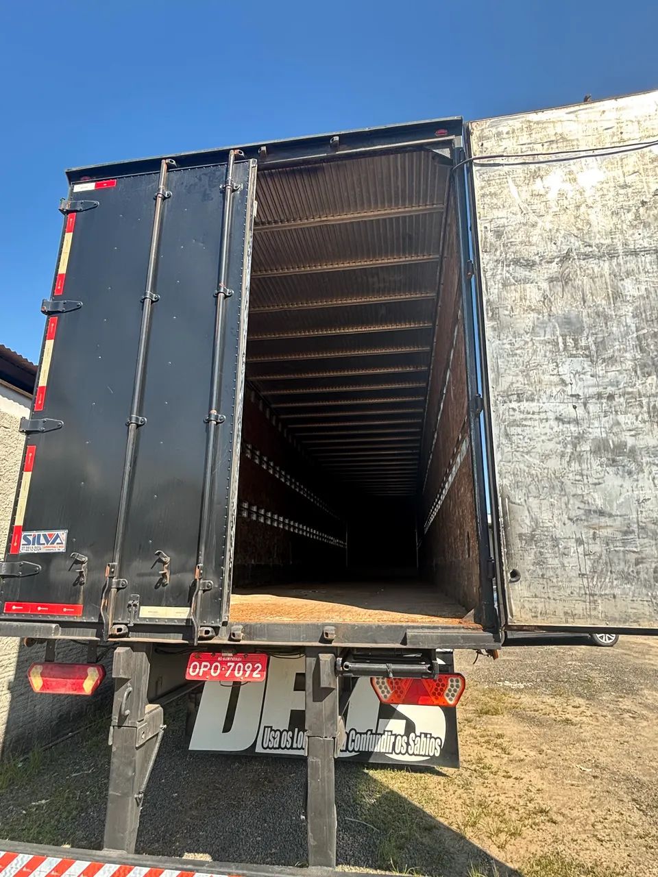Carreta Baú Semirreboque 3 Eixos - Ótimo Estado?