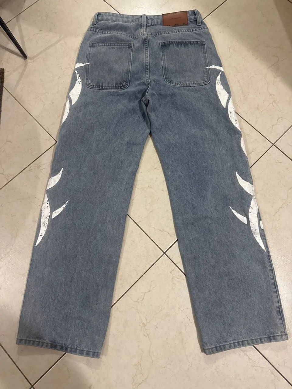 Calça Reta Azul Com Estampa - Foto 2
