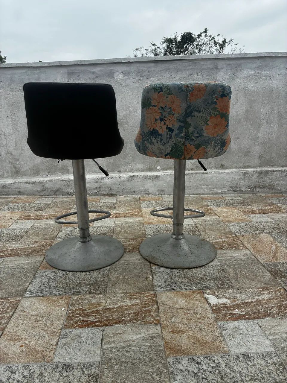 Vendo 2 banquetas  - Foto 2