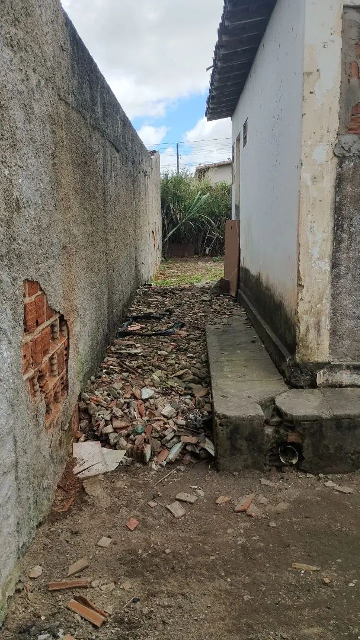 Vende-se terreno, possui uma casa para reforma - Foto 5