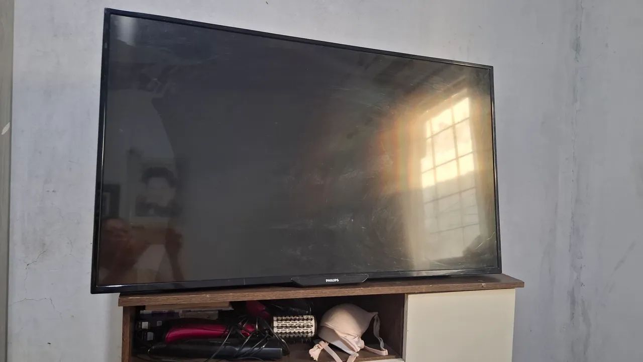 Vendo uma televisão 49 polegadas nova quebrada o spray . Obs: não está queimada, quebrou.  - Foto 2