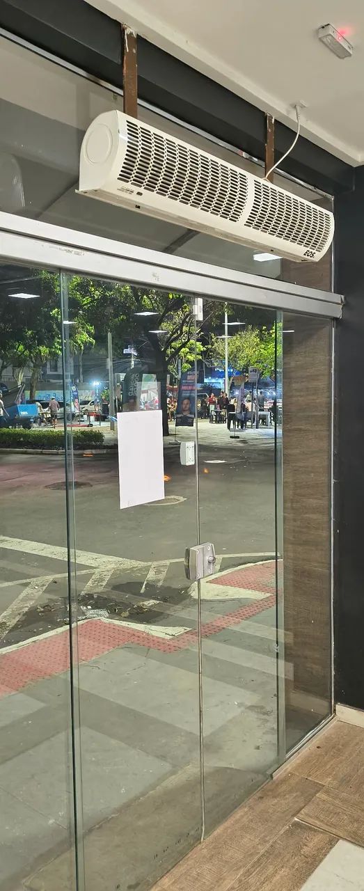 Aluga-se Loja de 130m², em Jardim Camburi.
