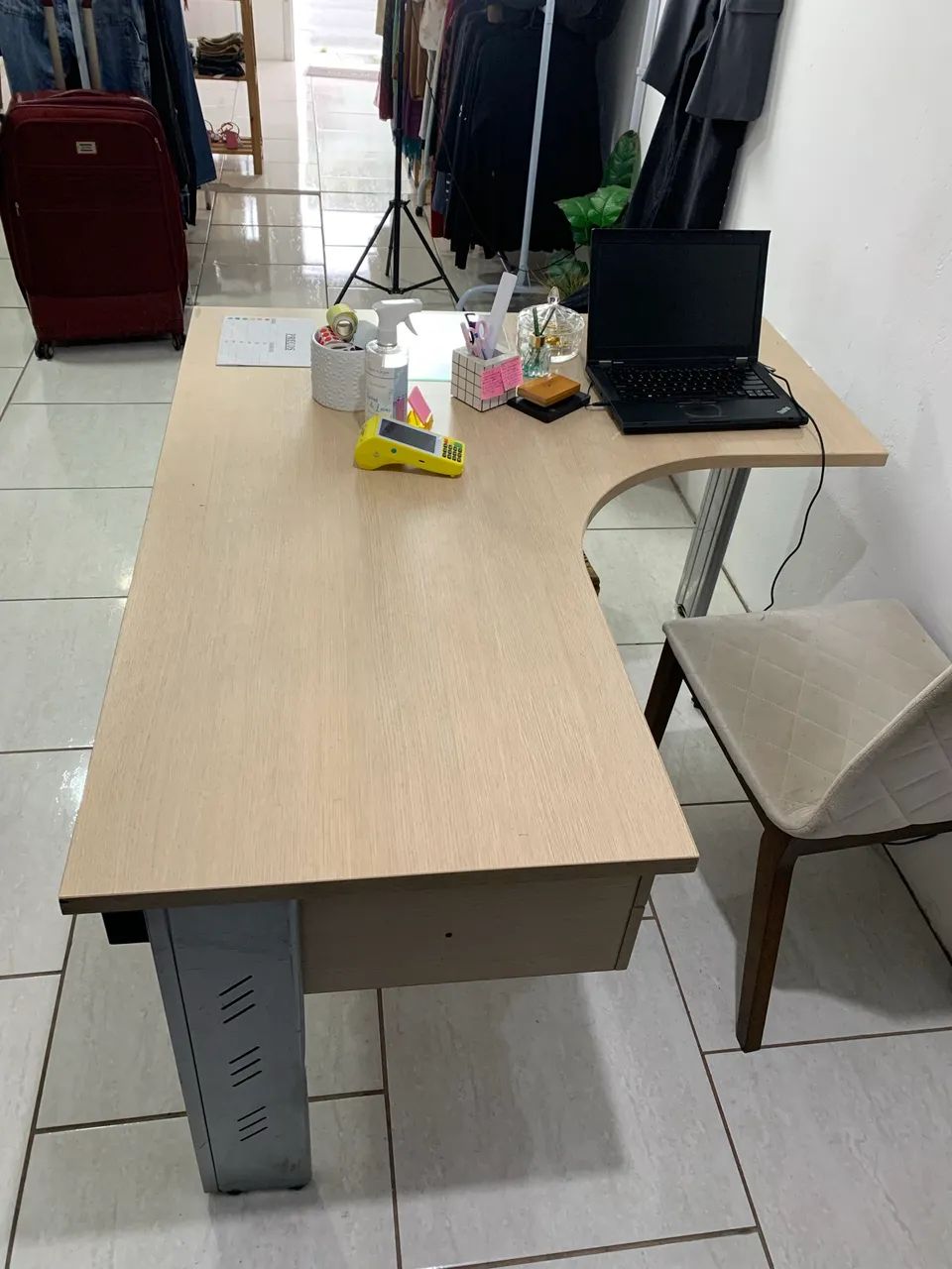 Mesa de escritório creme  - Foto 5