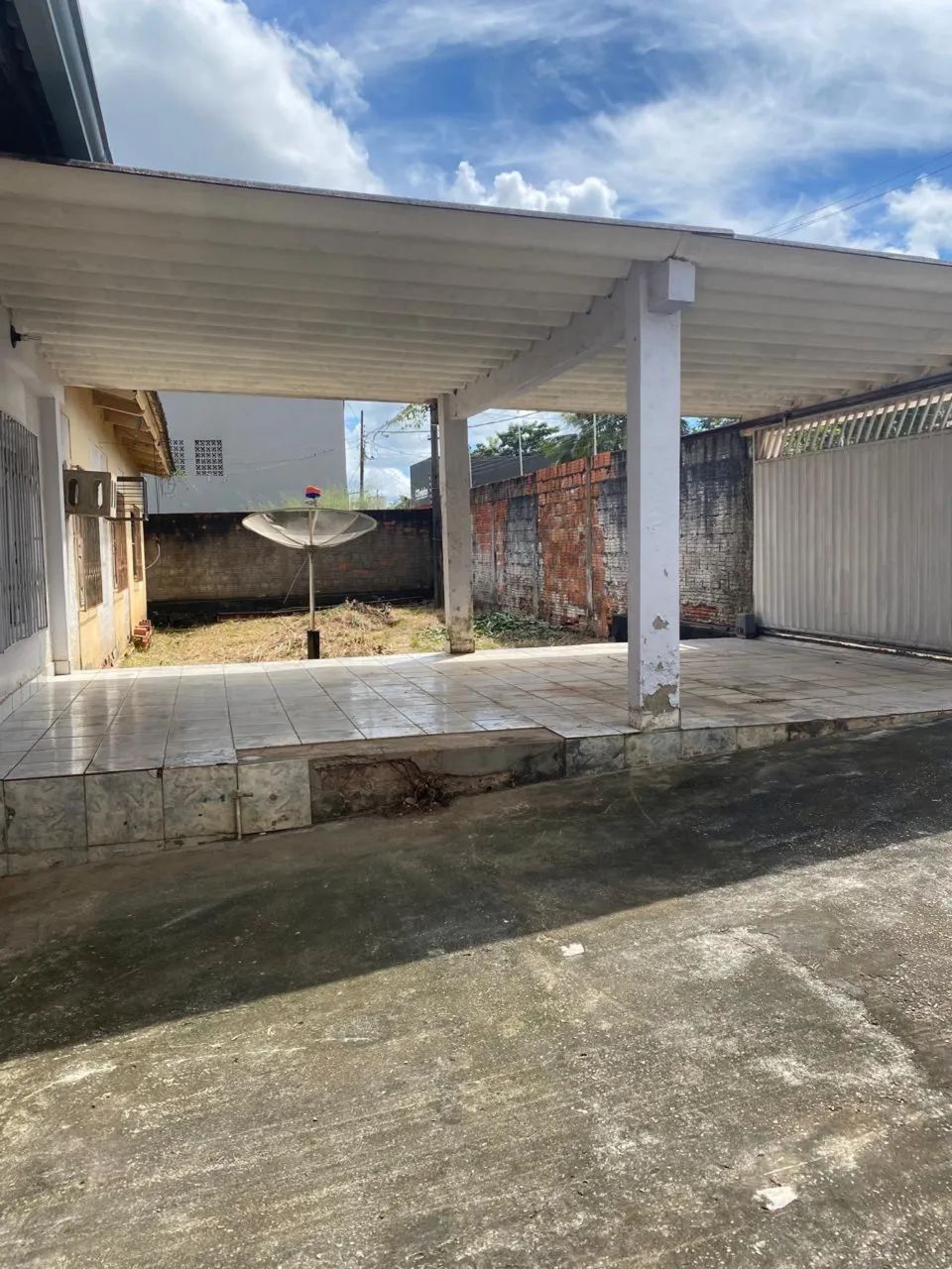 Casa grande - vários quartos, ventilada e terreno amplo bem localizada - Foto 5