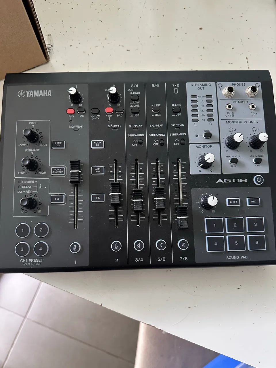 Mesa digital Yamaha AG08