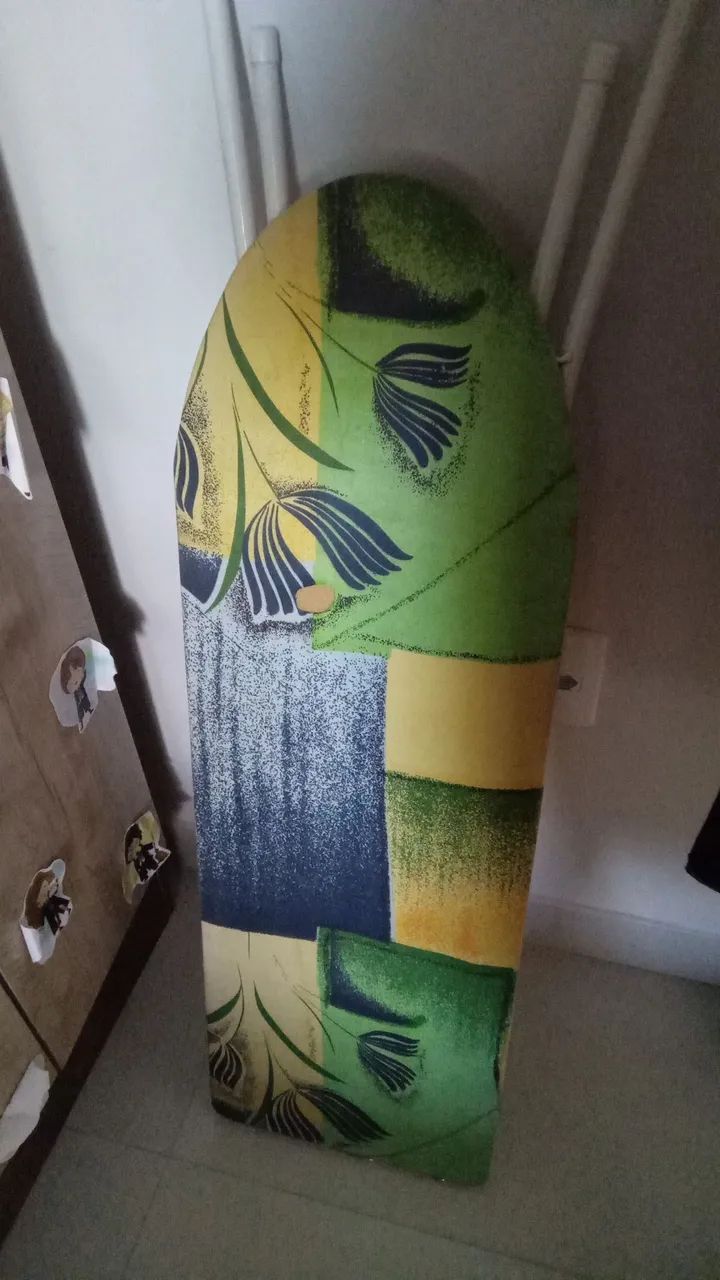 Mesa passar roupa com um ferro de passar  - Foto 2