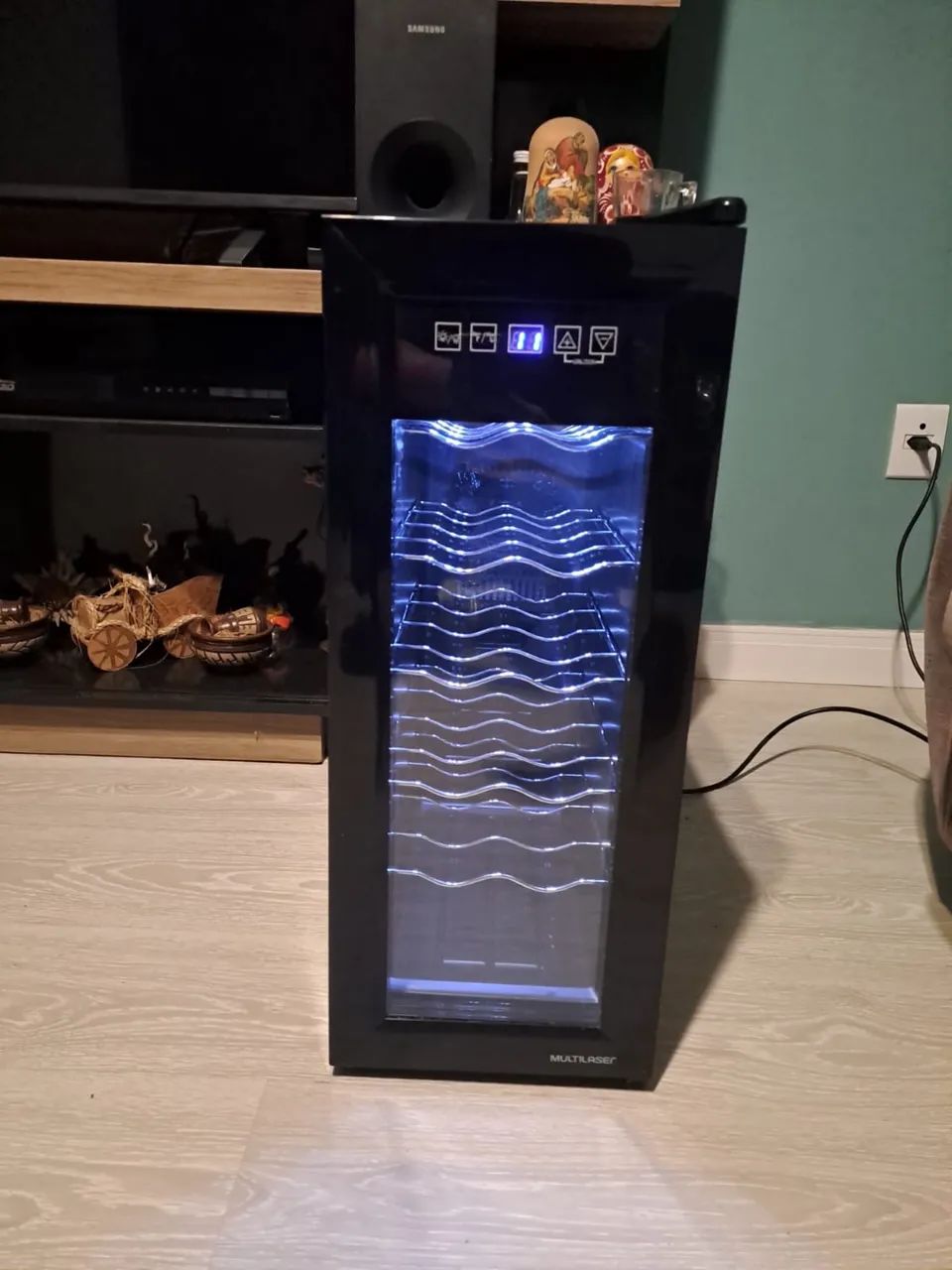 Vendo Adega Climatizada Multilaser 12 garrafas