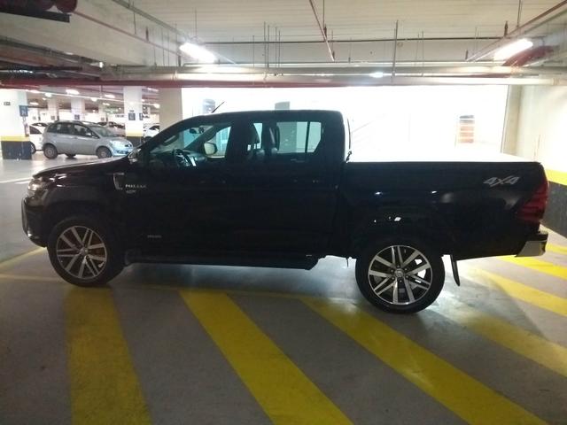 Hilux Preta Automática 2017/2017 Rodas Aro 20 Top - Foto 2