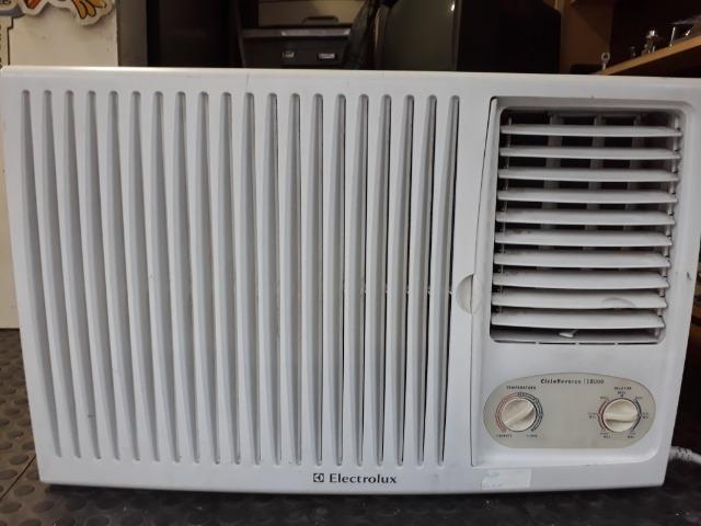 Vendo Ar Condicionado Janela 18000BTUs (leva um de 30000BTUs) Brinde