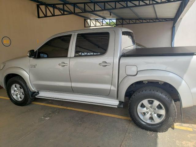 Vendo Hilux 2013 FLEX AUTOMÁTICA 4x4 - Foto 2