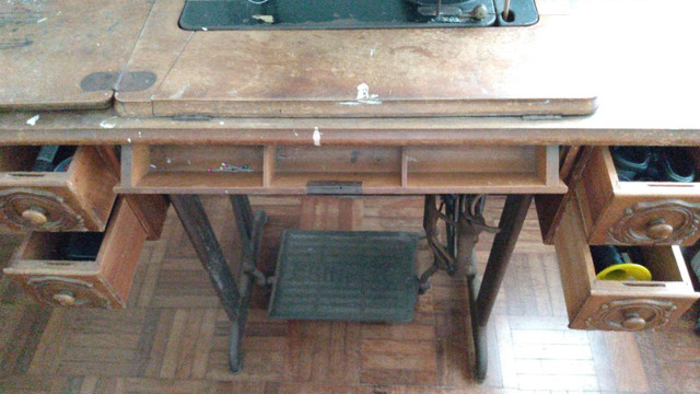 Máquina de costura Singer (antiga) - Foto 4
