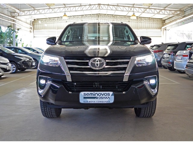TOYOTA HILUX SW4 2.8 SRX 4X4 7 LUGARES 16V TURBO INTERCOOLER DIESEL 4P AUTOMATICO