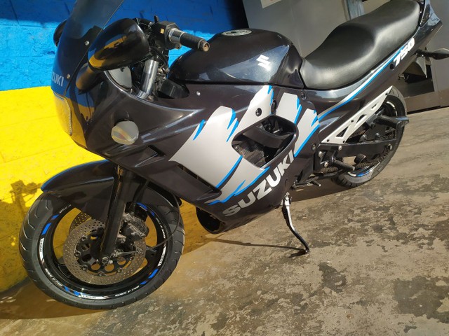 SUZUKI GSX 750F