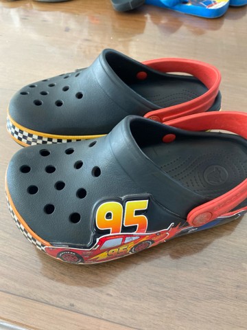 crocs carros disney