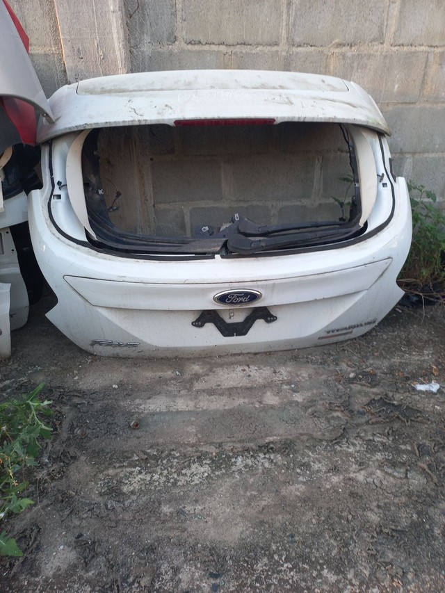 Tampa mala traseira focus hatch 15 