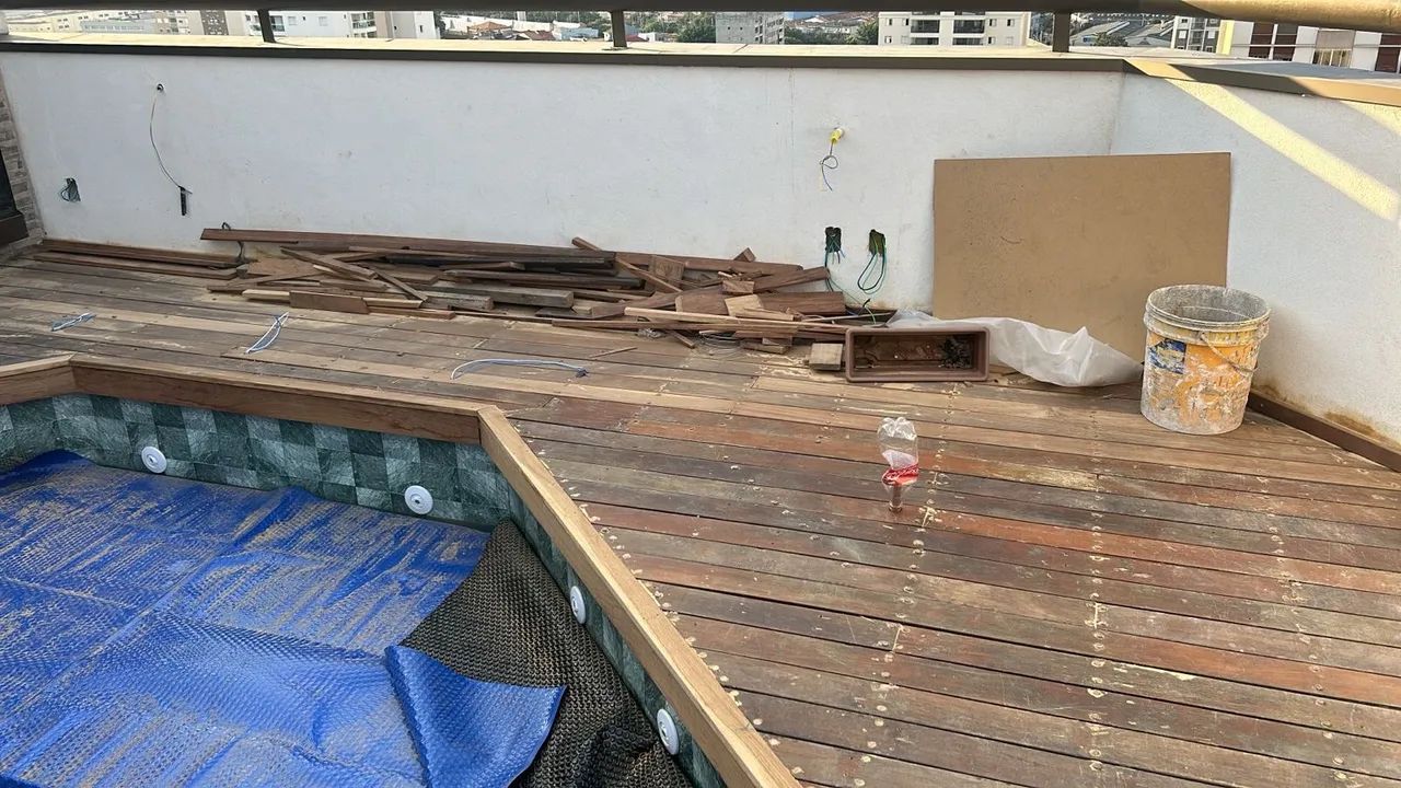 Raspagem e instalação de Deck pergolado aplicação de verniz  - Foto 5