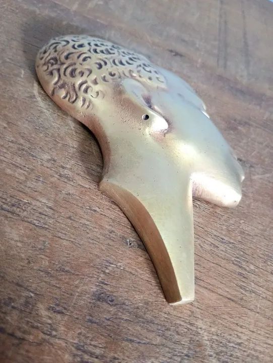 Máscara africana de bronze - peça única - Foto 2