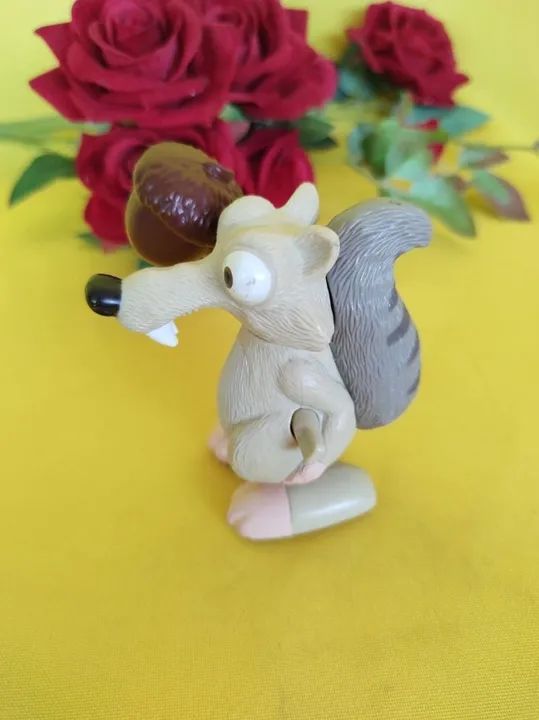 Miniatura do esquilo scrat - mcdonald's 2010.