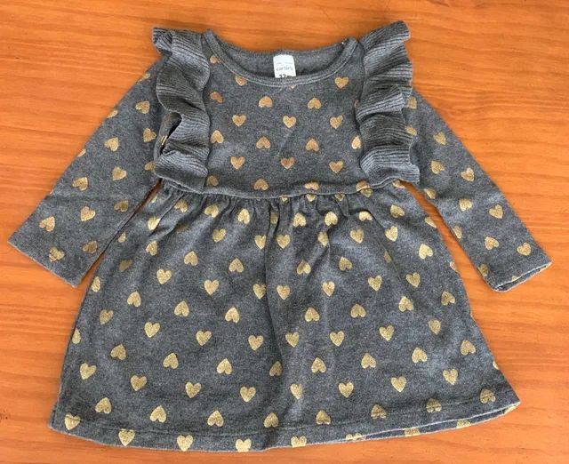 Vestido Cinza com Corações Dourados Carters