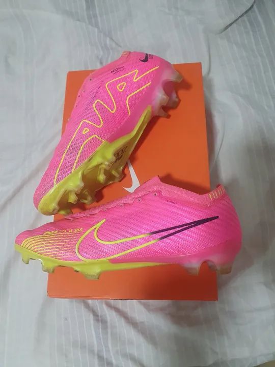 Chuteiras Nike Mercurial Superfly 8 Academy FG - Rosa