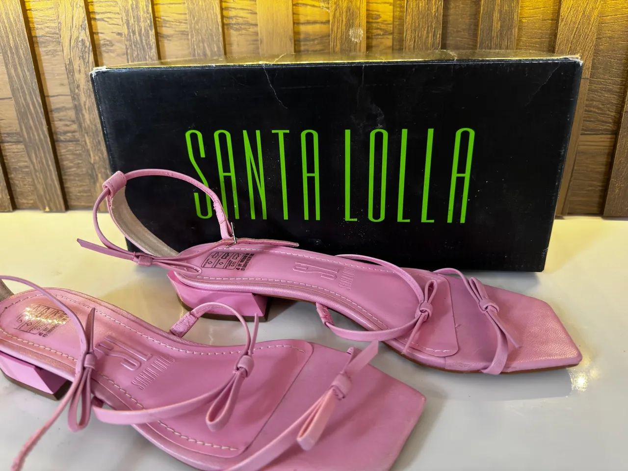 Linda e super dedicada Sandália com lacinhos Santa Lolla Rosa