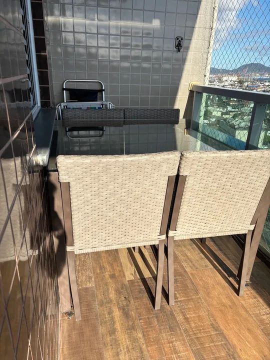 Mesa de Jantar em Vidro e alumínio- 4 Cadeiras