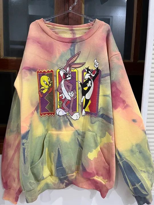 Blusa de Moletom Tie Dye com Personagens da Warner Bros