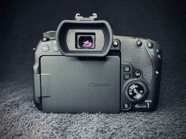 Canon Eos 77d 18-55mm Is Stm Kit Dslr Menos De 600 Clicks Zerada - Foto 2