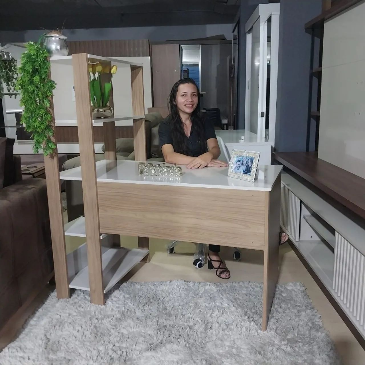 Nova a pronta entrega- Mesa de escritório - Escrivaninha com armário - montagem grátis 