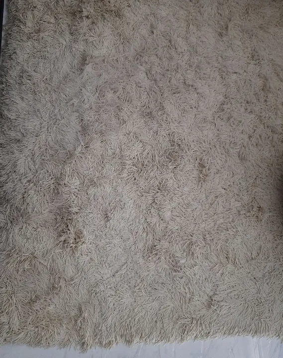 Vendo Tapete 2,00x1,50 fios longos de (7cm) felpudo, cor creme