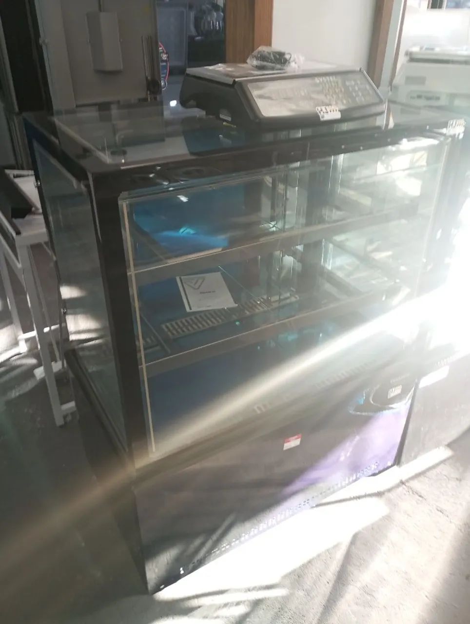 NZ. Vitrine refrigerada 1,50m Venâncio com desembaçador 