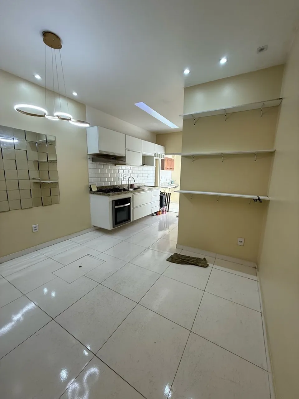 Alugo bela casa 3 de maio semi mobiliado