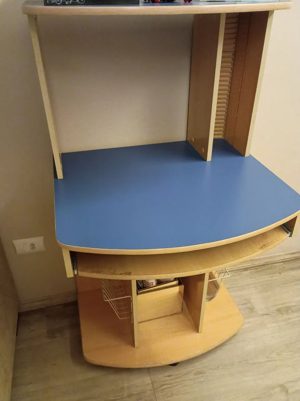 Mesa de Escritório Compacta - Ideal para Home Office