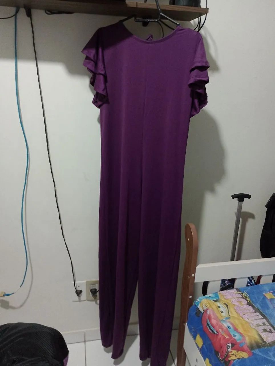 Macacão Longo Roxo com Detalhes nas Mangas