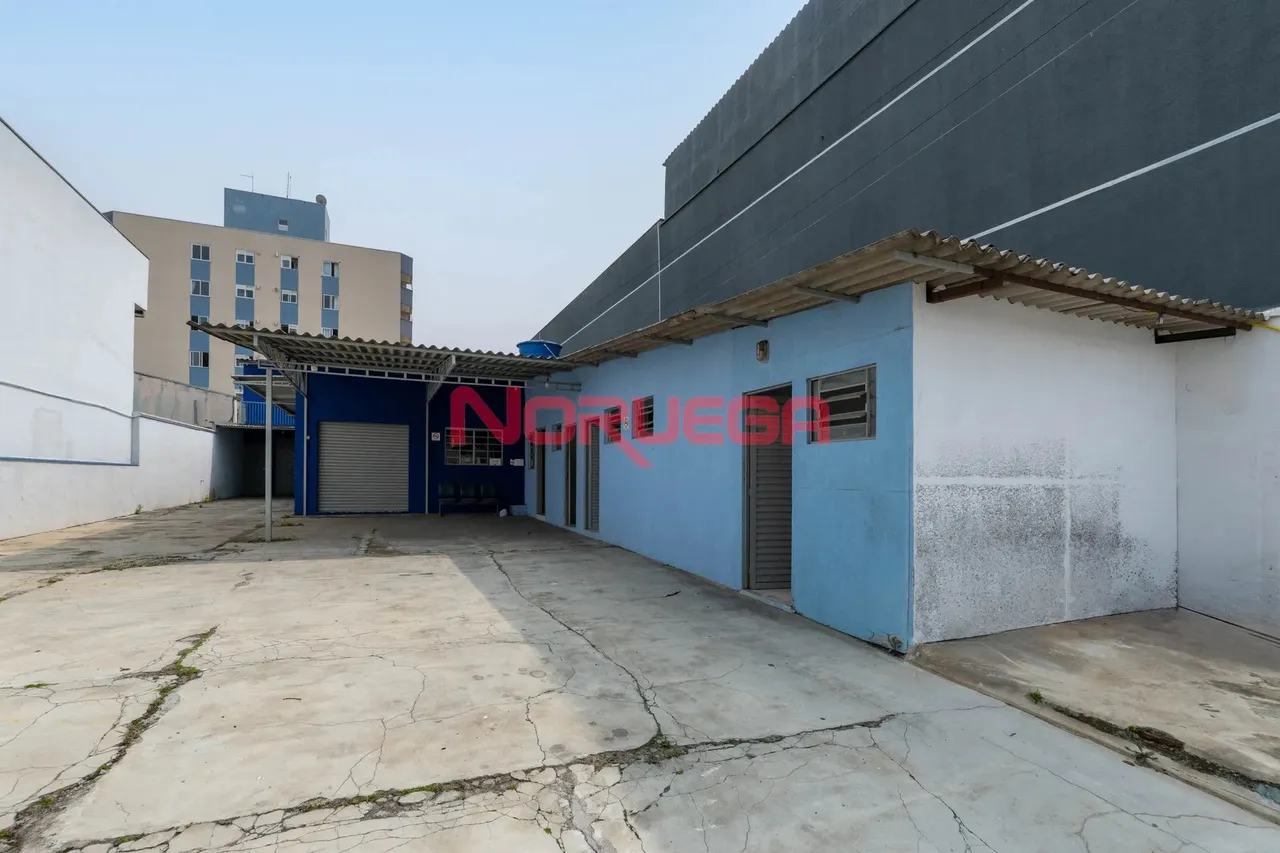 Barracão Comercial de Alto Padrão em Curitiba - Santa Cândida 5 salas, 3 banheiros, 6 vaga