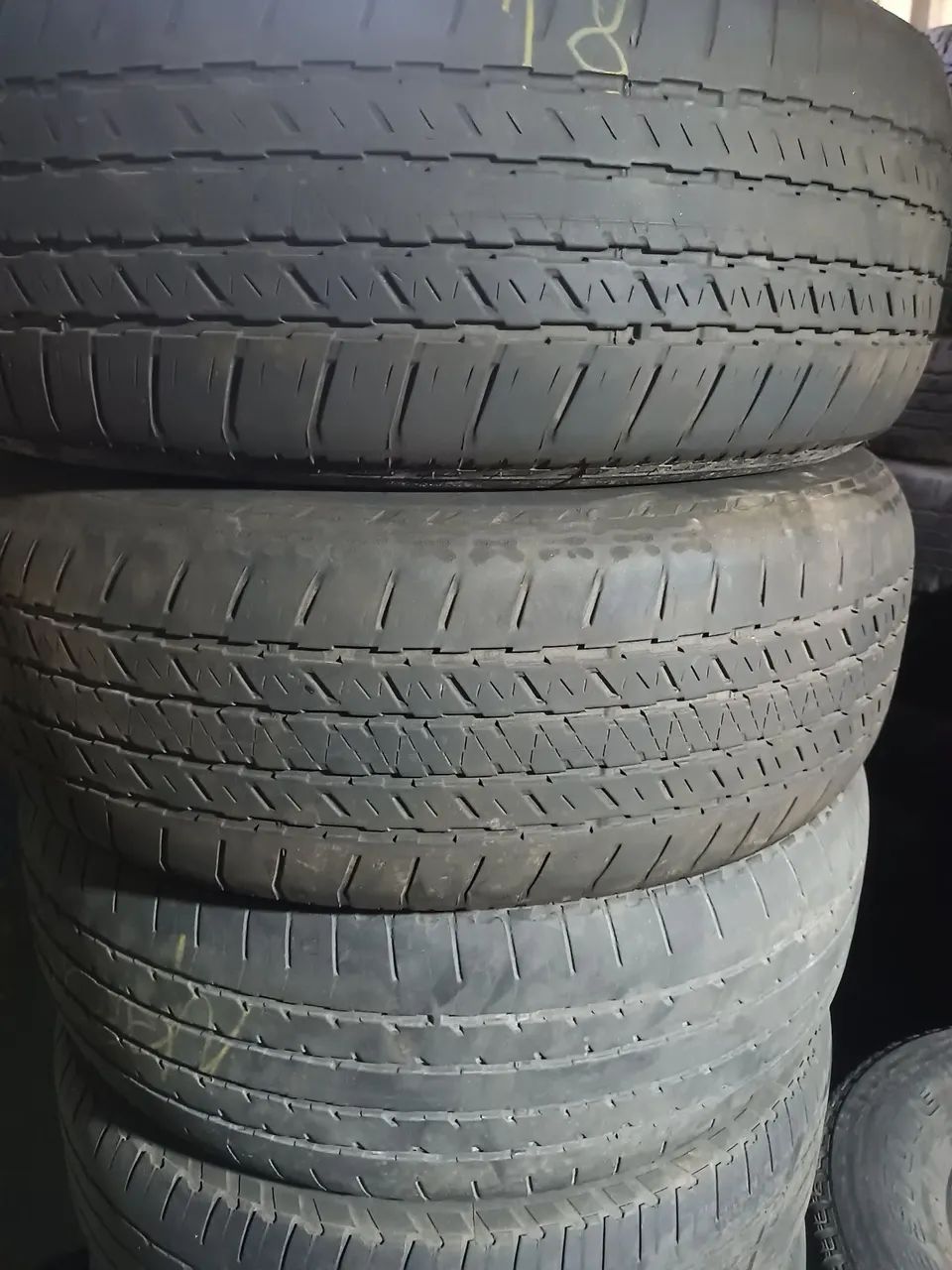 Jogo de quatro pneus 265/65/17 e 265/60/18 Bridgestone dueler e Pirelli Scorpion 