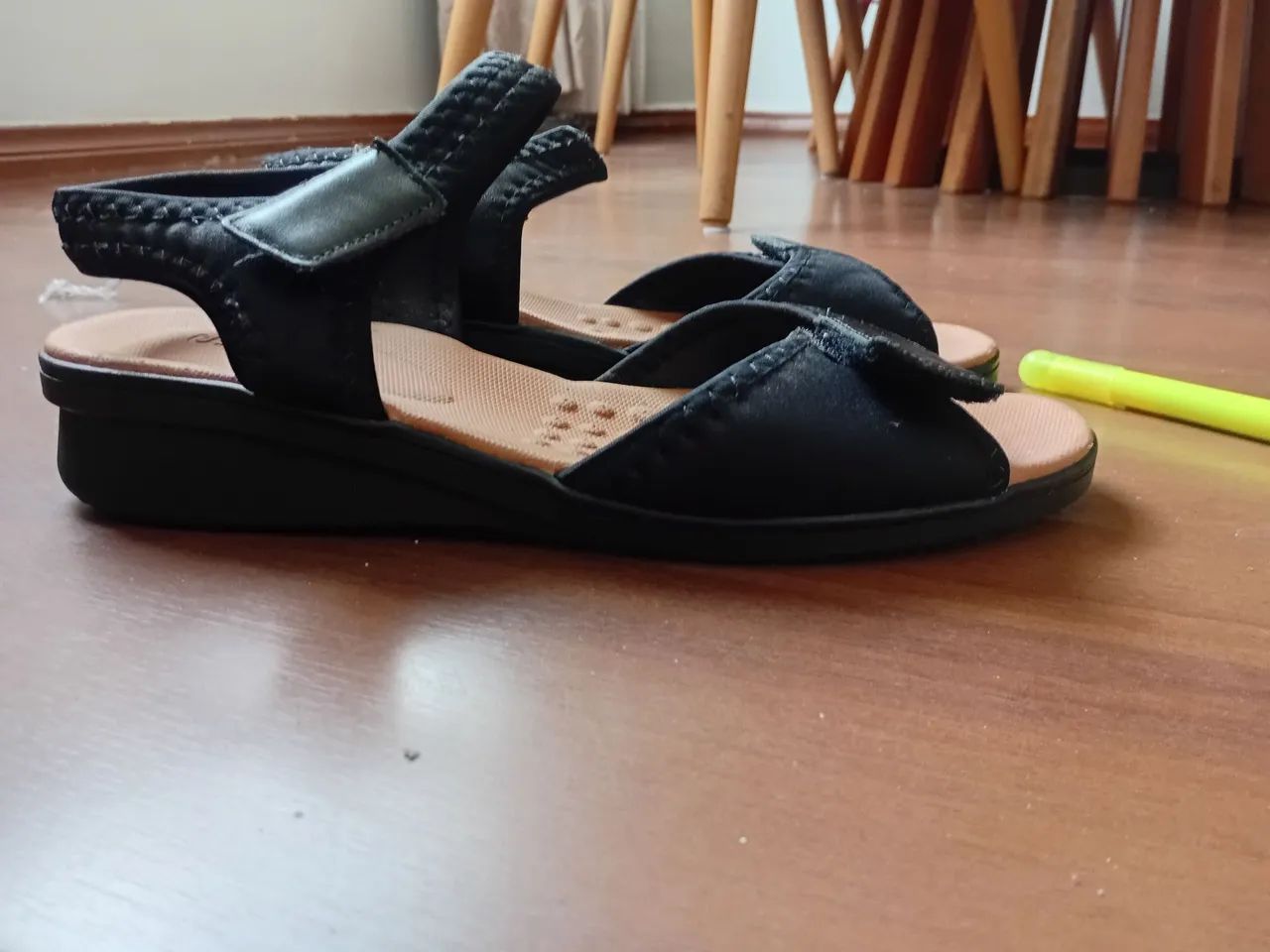 Sandálias pretas confortáveis - Foto 2