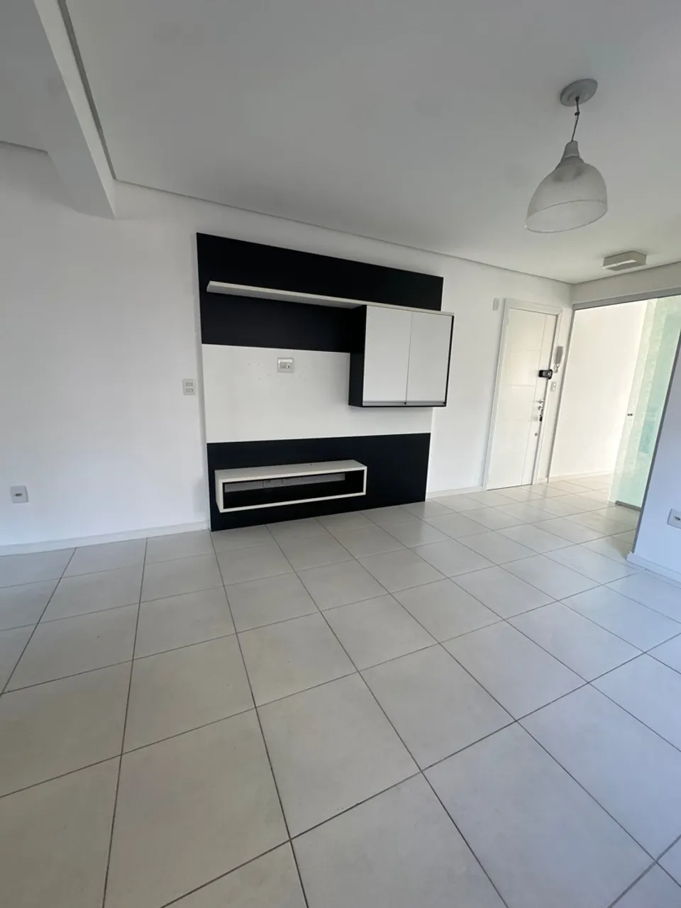 Alugo anual duplex com 190m. , meia ptaia, 300 m da praia, semi mobiliado, climatizado