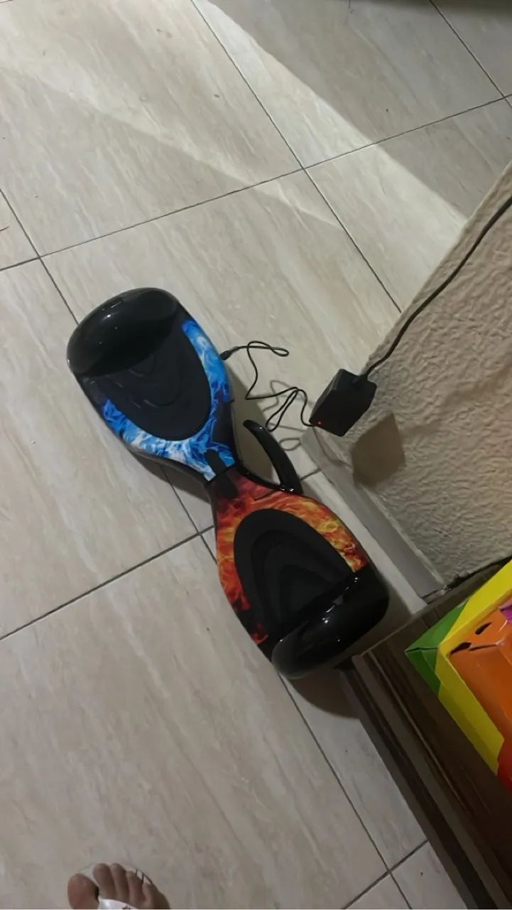 Hoverboard Elétrico com Design Flamejante