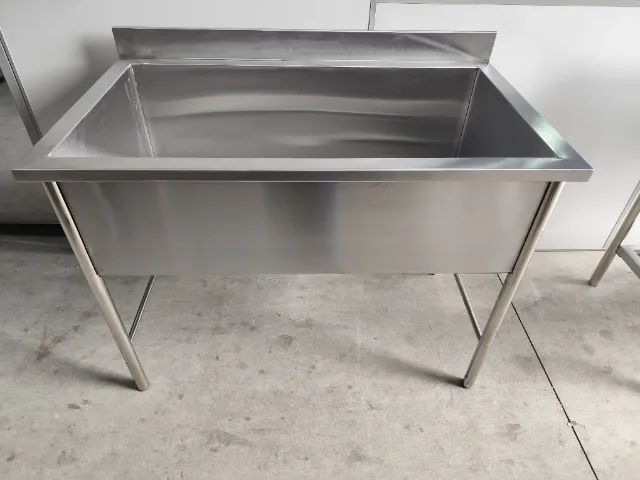 Tanque Inox 60cm x 50cm x 90cm, Tampo Chapa 22#, Pés Tubulares de 1,1/2