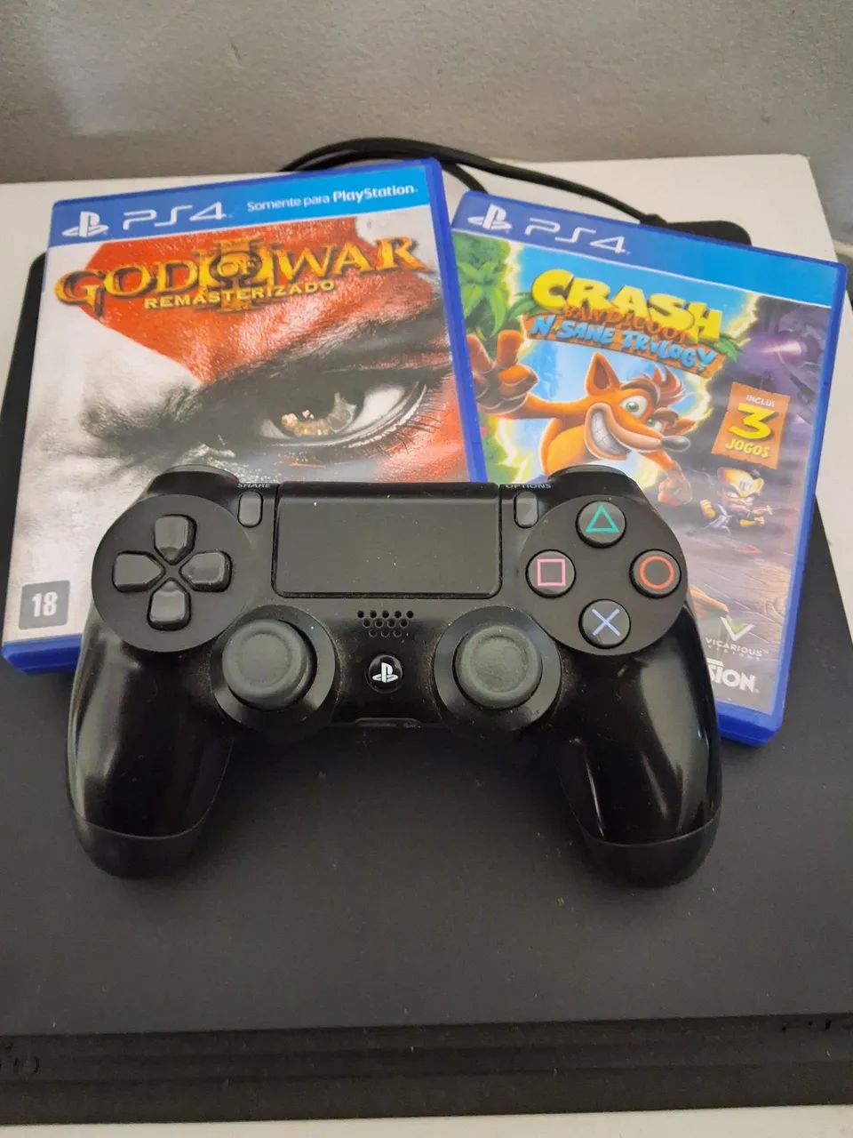 PS4 SLIM 500GB + 2 jogos e controle usado